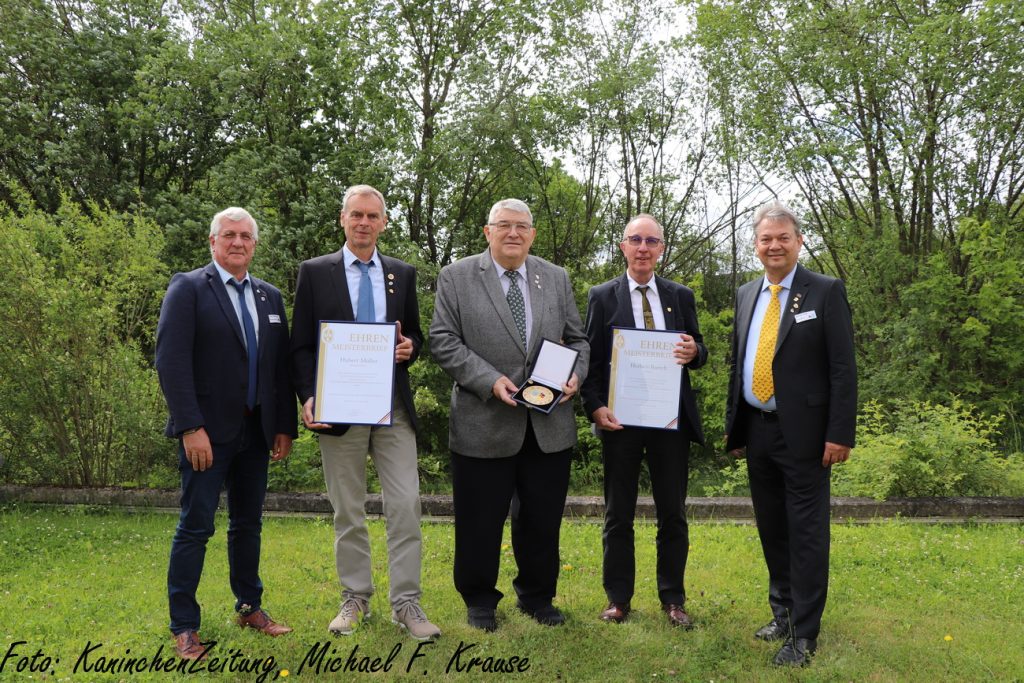ZDRK-Vizepräsident Jörg Peterseim, Hubert Müller, ZDRK-Ehrenpräsident Peter Mickmann, Herbert Bartelt und ZDRK-Präsident Bernd Graf. Foto: Michael F. Krause