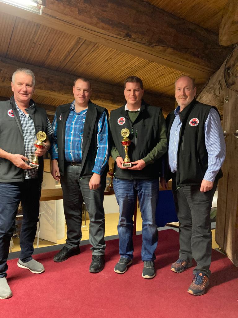 Preisträger im Vereinswettbewerb Senioren (v. l.): Hartmut Peters (F 523, 3. Platz), KV-Vorsitzender Tobias Nöppert, Marcel Nöppert (F 158, 2. Platz)und stellvertretender LV-Vorsitzender Gert Dölling.